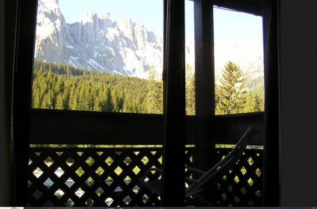Sporthotell Alpenrose Karerpass  Blick aus dem Bett.jpg